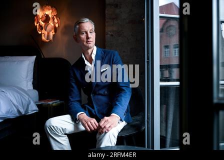 Berlin, Allemagne. 31 juillet 2023. Le musicien Max Raabe en marge d’une interview dpa. Crédit : Britta Pedersen/dpa/Alamy Live News Banque D'Images
