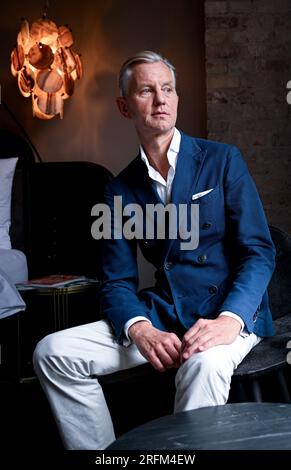 Berlin, Allemagne. 31 juillet 2023. Le musicien Max Raabe en marge d’une interview dpa. Crédit : Britta Pedersen/dpa/Alamy Live News Banque D'Images