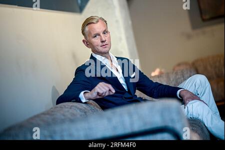 Berlin, Allemagne. 31 juillet 2023. Le musicien Max Raabe en marge d’une interview dpa. Crédit : Britta Pedersen/dpa/Alamy Live News Banque D'Images