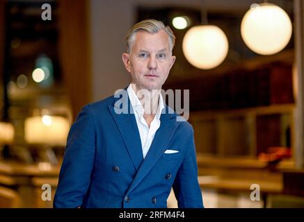 Berlin, Allemagne. 31 juillet 2023. Le musicien Max Raabe en marge d’une interview dpa. Crédit : Britta Pedersen/dpa/Alamy Live News Banque D'Images