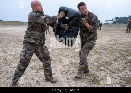 France, Bretagne, Morbihan, Saint-Pierre-Quiberon le 2022-03-30. Étudiants de l'Ecole militaire interarmes (EMIA), l'académie militaire responsable Banque D'Images