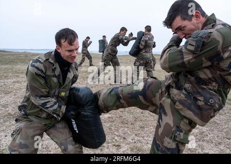 France, Bretagne, Morbihan, Saint-Pierre-Quiberon le 2022-03-30. Étudiants de l'Ecole militaire interarmes (EMIA), l'académie militaire responsable Banque D'Images