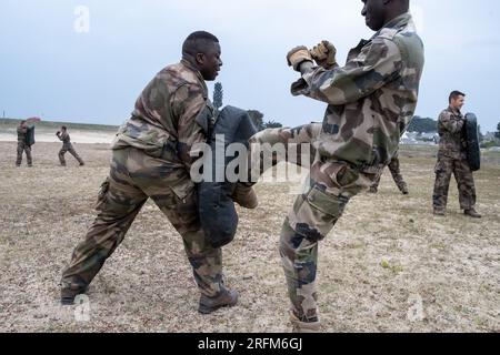 France, Bretagne, Morbihan, Saint-Pierre-Quiberon le 2022-03-30. Étudiants de l'Ecole militaire interarmes (EMIA), l'académie militaire responsable Banque D'Images