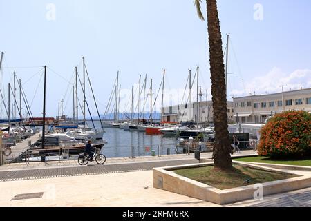 Mai 25 2023 - Cagliari, Sardaigne en Italie : agitation autour du port Banque D'Images