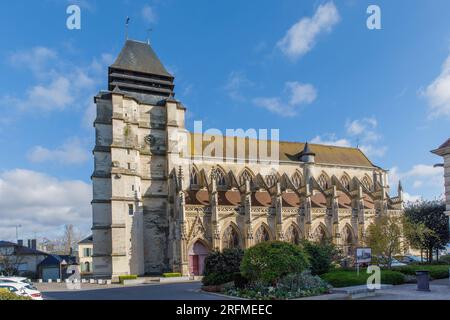 France, région Normandie, Calvados, Pont-l'Evêque, rue Saint-Michel, église Saint-Mélaine, détail des contreforts, Banque D'Images