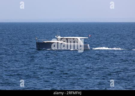 France, Normandie, Manche, Baie du Mont-Saint-Michel, Granville, bateau de plaisance, hors-bord Banque D'Images