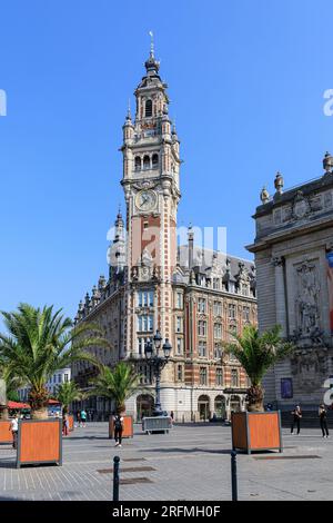 France, région hauts-de-France, département du Nord, Lille, Vieux Lille, place du Théâtre, beffroi de la Chambre de Commerce Banque D'Images