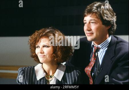 Claudia Cardinale invitée dans l'émission 'Grand public', présentée par Patrick Sabatier, le 27 février 1987. Banque D'Images