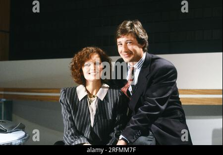 Claudia Cardinale invitée dans l'émission 'Grand public', présentée par Patrick Sabatier, le 27 février 1987. Banque D'Images