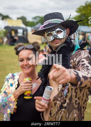 Wilderness Festival, Charlbury, Royaume-Uni. 4 août 2023. Les Revellers se sont habillés pour le festival de quatre jours qui célèbre l'art, la culture et la musique. Crédit : Andrew Walmsley/Alamy Live News Banque D'Images