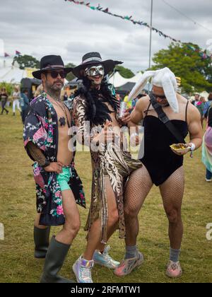 Wilderness Festival, Charlbury, Royaume-Uni. 4 août 2023. Les Revellers se sont habillés pour le festival de quatre jours qui célèbre l'art, la culture et la musique. Crédit : Andrew Walmsley/Alamy Live News Banque D'Images