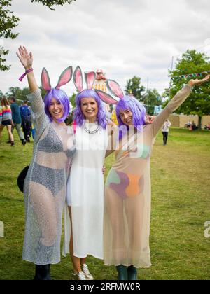 Wilderness Festival, Charlbury, Royaume-Uni. 4 août 2023. Les Revellers se sont habillés pour le festival de quatre jours qui célèbre l'art, la culture et la musique. Crédit : Andrew Walmsley/Alamy Live News Banque D'Images