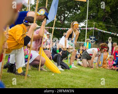 Wilderness Festival, Charlbury, Royaume-Uni. 4 août 2023. Les Revellers se sont habillés pour le festival de quatre jours qui célèbre l'art, la culture et la musique. Crédit : Andrew Walmsley/Alamy Live News Banque D'Images