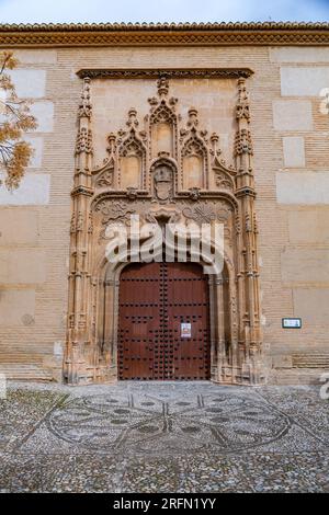 Grenade, Espagne - 23 FÉVRIER 2022 : Monasterio Santa Isabel la Real dans le quartier Albaicin ou Albayzin de Grenade, Andalousie, Espagne. Banque D'Images