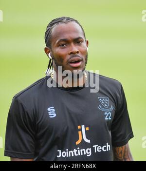 Hove Royaume-Uni 4 août 2023 - le Bowler du Sussex et de l'Angleterre Jofra Archer lors du match de cricket Metro Bank One Day Cup entre Sussex Sharks et Durham au 1st Central County Ground à Hove : Credit Simon Dack /TPI/ Alamy Live News Banque D'Images