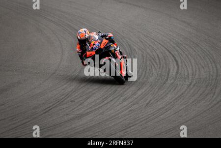 Jack Miller de Red Bull KTM Factory Racing lors des essais libres 1 avant le Grand Prix de Grande-Bretagne Monster Energy 2023 à Silverstone, Towcester. Date de la photo : Vendredi 4 août 2023. Banque D'Images