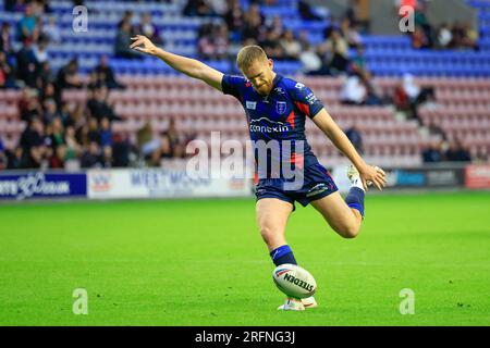 Rowan Milnes #21 de Hull KR lance la conversion lors du match Betfred Super League Round 21 Wigan Warriors vs Hull KR au DW Stadium, Wigan, Royaume-Uni, le 4 août 2023 (photo de Conor Molloy/News Images) Banque D'Images