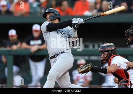 Gleyber Torres (25), infidieur des Yankees de New York, entre en contact avec le terrain en haut de la première manche contre les Orioles de Baltimore le 30 juillet 2023 à Oriole Park à Camden Yards à Baltimore MD. (Alyssa Howell/image of Sport) Banque D'Images