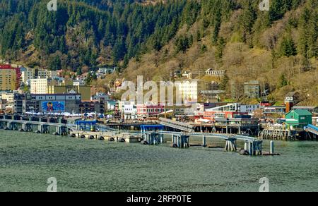 JUNEAU, ALASKA - 6 mai 2023 : la ville de Juneau est la capitale de l'Alaska. La population de Juneau peut augmenter d'environ 6 000 personnes à partir de Cruise SH Banque D'Images