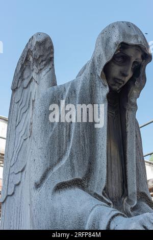 vue latérale rapprochée de la statue de l'ange de la mort Banque D'Images