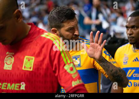 Vancouver, Canada. 04 août 2023. Vancouver, Colombie-Britannique, Canada, 4 août 2023 : André-Pierre Gignac (10 Tigres UANL) accueille les supporters avant le match de la coupe des ligues de football de la Ligue majeure de 32 entre les Whitecaps FC de Vancouver et les Tigres UANL au BC place Stadium à Vancouver, Colombie-Britannique, Canada (USAGE ÉDITORIAL SEULEMENT). (Amy elle/SPP) crédit : SPP Sport Press photo. /Alamy Live News Banque D'Images