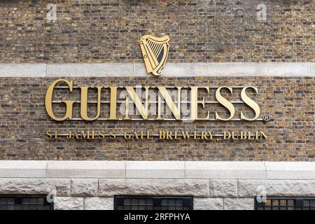 Dublin, Irlande - 23 juillet 2023 : Guinness Storehouse, expérience interactive et musée de l'histoire de Guinness Banque D'Images