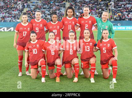 Auckland, Nouvelle-Zélande. 5 août 2023. Les joueuses débutantes suisses s'alignent avant le match de la ronde de 16 entre la Suisse et l'Espagne à la coupe du monde féminine de la FIFA 2023 à Auckland, Nouvelle-Zélande, le 5 août 2023. Crédit : Guo Lei/Xinhua/Alamy Live News Banque D'Images