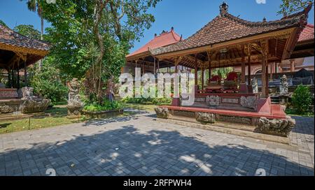 Le palais d'Ubud, officiellement Puri Saren Agung, est un complexe de bâtiments historiques situé à Ubud, dans la régence de Gianyar à Bali, en Indonésie. Banque D'Images