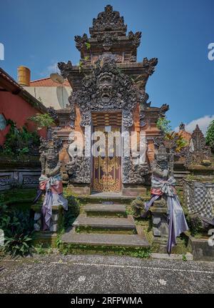 Le palais d'Ubud, officiellement Puri Saren Agung, est un complexe de bâtiments historiques situé à Ubud, dans la régence de Gianyar à Bali, en Indonésie. Banque D'Images