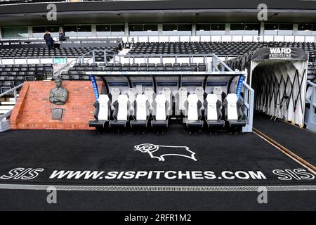 Dugouts à domicile lors du match de Sky Bet League 1 entre Derby County et Wigan Athletic au Pride Park, Derby le samedi 5 août 2023. (Photo : Jon Hobley | MI News) crédit : MI News & Sport / Alamy Live News Banque D'Images