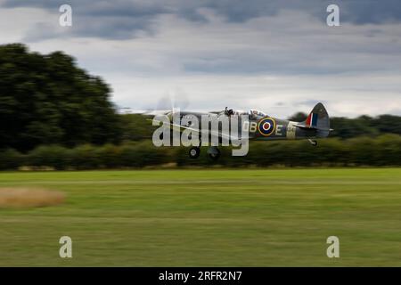 Avion à Headcorn Airfield Kent Angleterre Royaume-Uni Banque D'Images