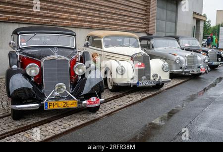 Prague, République tchèque. 05 août 2023. Le club tchèque Mercedes-Benz célèbre ses 60 ans d'existence au Musée technique national, 130 véhicules sont présentés à cette occasion à Prague, République tchèque, le 5 août 2023. Crédit : Michaela Rihova/CTK photo/Alamy Live News Banque D'Images