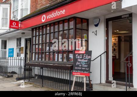 Vitrine Vodafone, magasin vendant des téléphones mobiles offres de téléphone portable, Angleterre, Royaume-Uni Banque D'Images