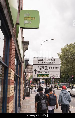 Job Centre plus Signage, Shepherd's Bush Jobcentre, Uxbridge Road, Shepherd's Bush, Londres, W12, Angleterre, Royaume-Uni Banque D'Images