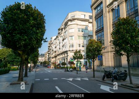 Bâtiments du XIXe siècle sur Praza de Compostelle, quartier Ensanche, centre-ville de Vigo, Galice, Espagne Banque D'Images