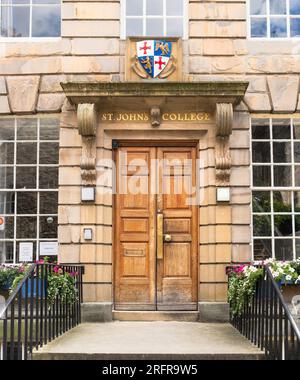 L'entrée de St John's College, Université de Durham, Angleterre, Royaume-Uni Banque D'Images