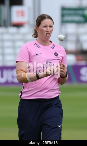 Middlesex femmes Chloe Abelpendant le championnat de Londres 50-over match entre Essex Women contre Middlesex Women au Cloud County Ground, Chelmsford Banque D'Images