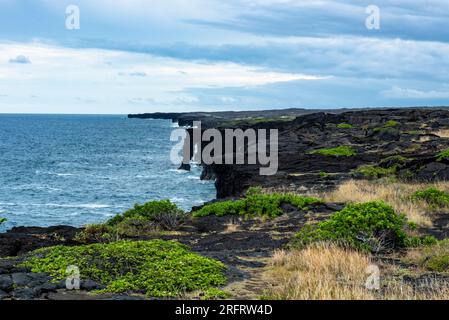 Arche de mer Holei dans le parc national du volcan Banque D'Images