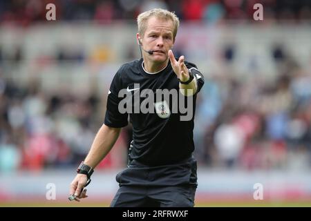 Arbitre Gavin Ward pendant le match du championnat Sky Bet Middlesbrough vs Millwall au Riverside Stadium, Middlesbrough, Royaume-Uni, le 5 août 2023 (photo James Heaton/News Images) Banque D'Images