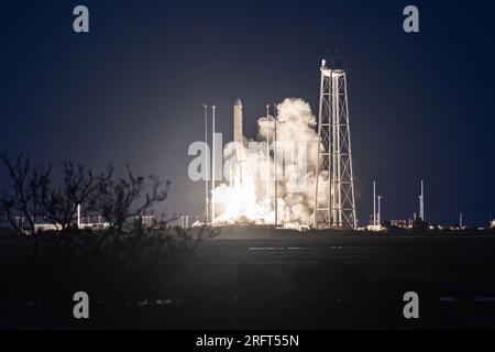 Antares 230+ Rocket Liftoff Banque D'Images