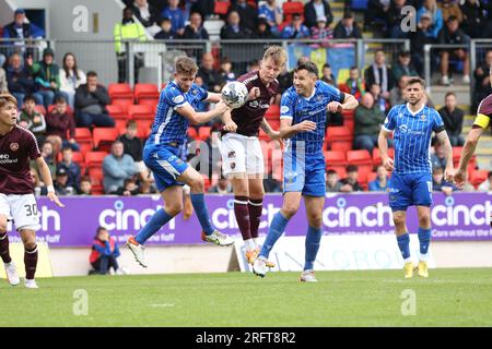 Edimbourg, Royaume-Uni. 05 août 2023. McDiairmid Park. Perth. Écosse. St Johnstone v Hearts. 5 août 2023. Pendant le match Cinch Premiership entre St Johnstone et Hearts, Frankie Kent, la nouvelle signature de Hearts, fait sentir sa présence dans la boîte d'opposition (crédit photo : David Mollison/Alamy Live News Banque D'Images