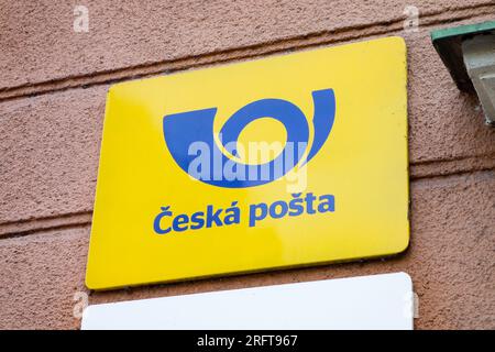 HAVIROV, RÉPUBLIQUE TCHÈQUE - 4 MAI 2023 : bannière du bureau de poste de Ceska Posta qui a été fermé lors de la récente réorganisation de la société Banque D'Images