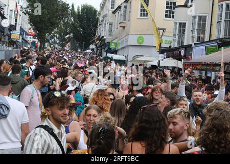 Le Pride Village Party à St James' Street, Kemptown, Brighton Banque D'Images