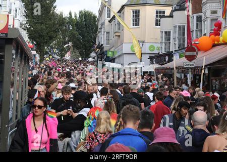 Le Pride Village Party à St James' Street, Kemptown, Brighton Banque D'Images