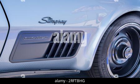 ROYAL OAK, MI/USA - 13 AOÛT 2015 : reflet du drapeau américain dans le concept car Jimmie Johnson 1971 Chevrolet Corvette, Woodward Dream Cruise. Banque D'Images