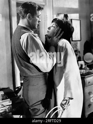 Robert Mitchum, Shirley MacLaine, sur le plateau du film, « deux pour la balançoire », United Artists, 1962 Banque D'Images
