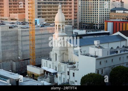 Los Angeles, Californie, États-Unis. 6 septembre 2015. St. Cathédrale de Vibian conçue en 1876 par Ezra F. Kysor. Inspiré d'une église baroque de Barcelone. Maintenant en propriété privée, et en cours de rénovation comme lieu de divertissement et de réunion. Le presbytère est en cours de transformation en restaurant et logement. (Image de crédit : © Ian L. Sitren/ZUMA Press Wire) USAGE ÉDITORIAL SEULEMENT! Non destiné à UN USAGE commercial ! Banque D'Images