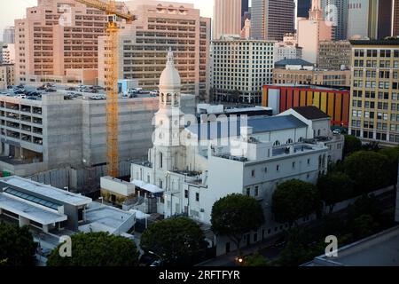 Los Angeles, Californie, États-Unis. 6 septembre 2015. St. Cathédrale de Vibian conçue en 1876 par Ezra F. Kysor. Inspiré d'une église baroque de Barcelone. Maintenant en propriété privée, et en cours de rénovation comme lieu de divertissement et de réunion. Le presbytère est en cours de transformation en restaurant et logement. (Image de crédit : © Ian L. Sitren/ZUMA Press Wire) USAGE ÉDITORIAL SEULEMENT! Non destiné à UN USAGE commercial ! Banque D'Images