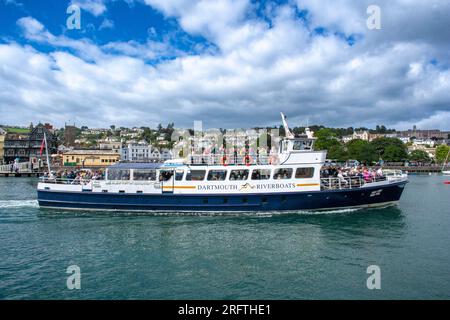 Cruiser Bateaux à Dartmouth en descendant la rivière Dart, Devon, Angleterre Banque D'Images