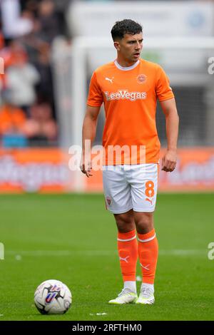 Blackpool, Royaume-Uni. 05 août 2023. Albie Morgan #8 de Blackpool lors du match Sky Bet League 1 Blackpool vs Burton Albion à Bloomfield Road, Blackpool, Royaume-Uni, le 5 août 2023 (photo Steve Flynn/News Images) à Blackpool, Royaume-Uni le 8/5/2023. (Photo Steve Flynn/News Images/Sipa USA) crédit : SIPA USA/Alamy Live News Banque D'Images